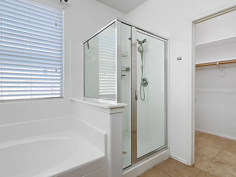 8012 S 70th Dr — Photo 16