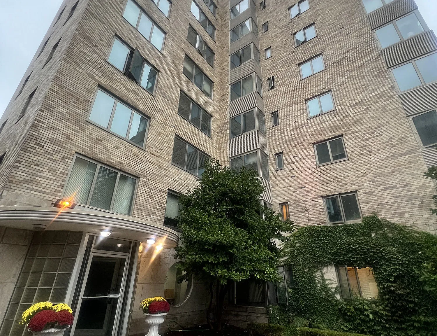 1609 N. Prospect Avenue — Photo 4