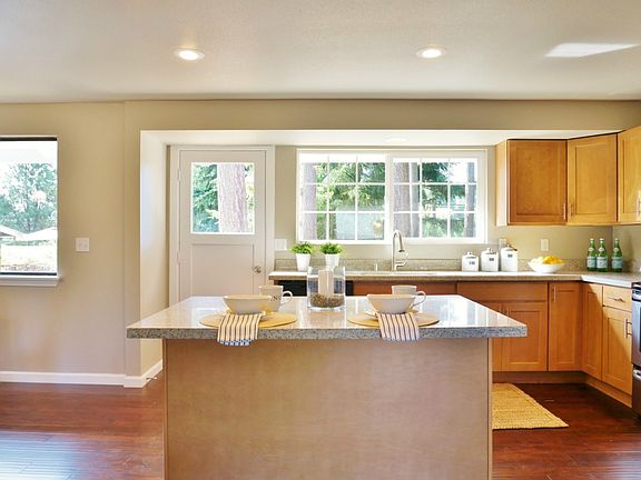 5th image of 2301 NE Windsor Ct