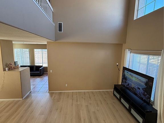 4th image of 200 River Rock Ct