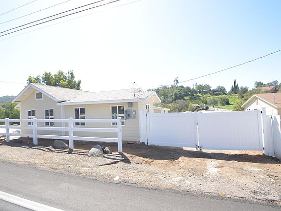 DOUBLE GATE WITH RV PARKING