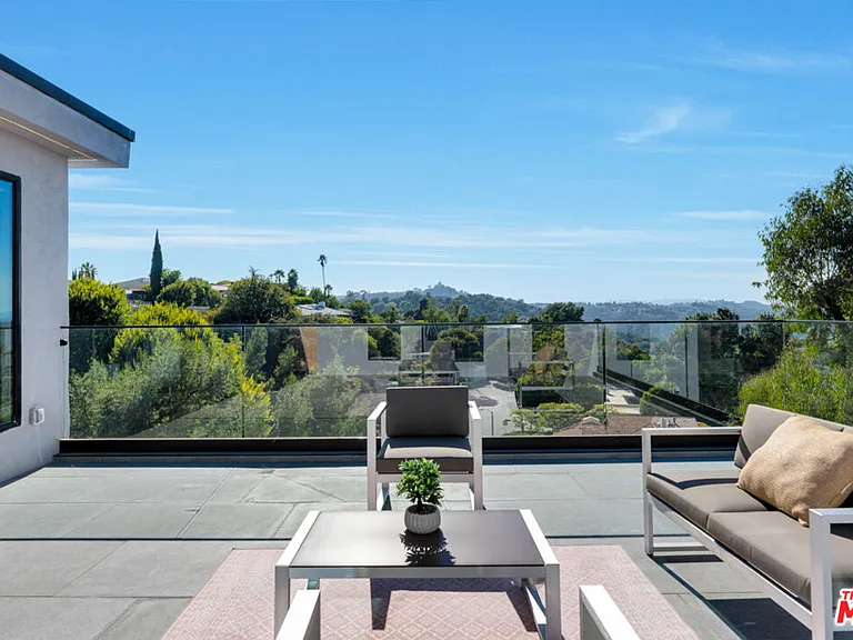 7966 Mulholland Dr — Photo 36