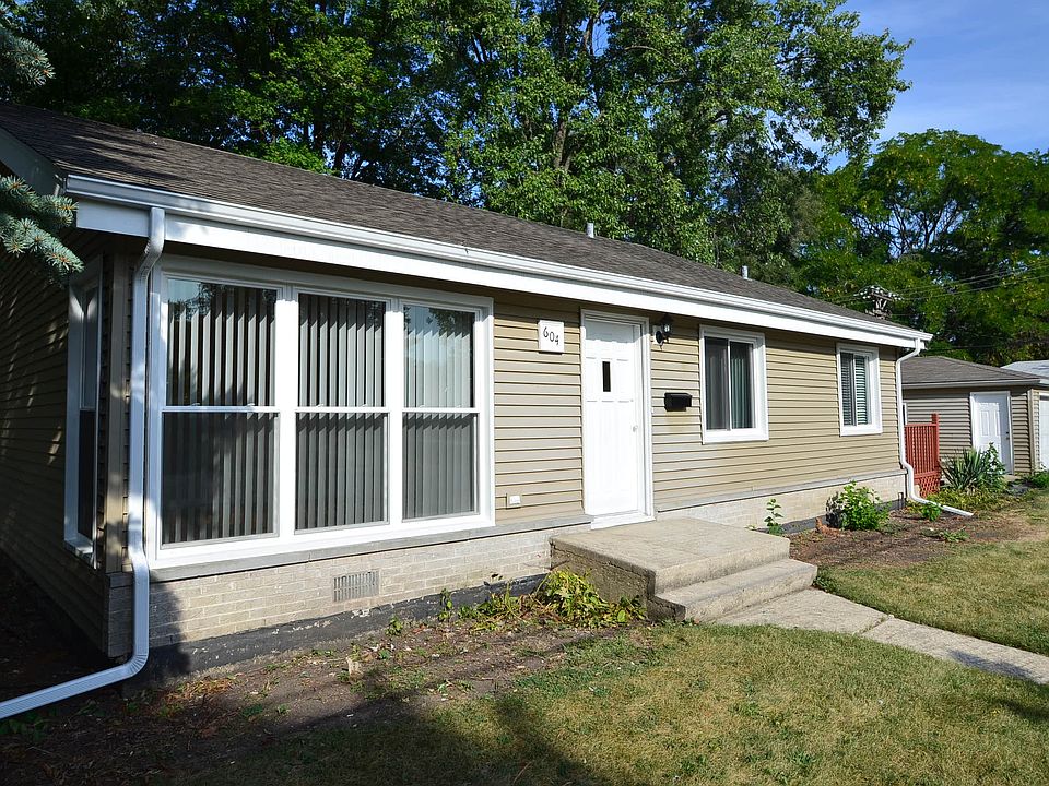 1st image of 604 W Pleasant St