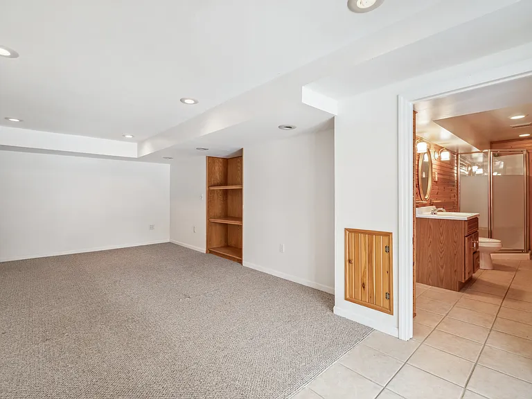 7489 Fitzroy Ct — Photo 41