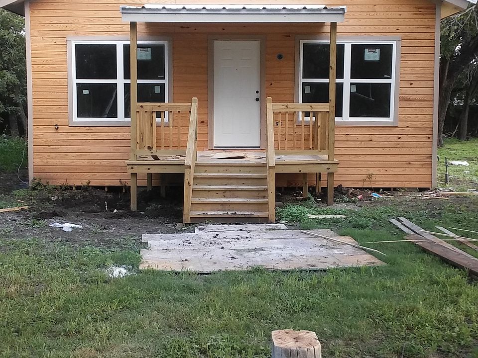 2nd image of 1206 E Avenue G