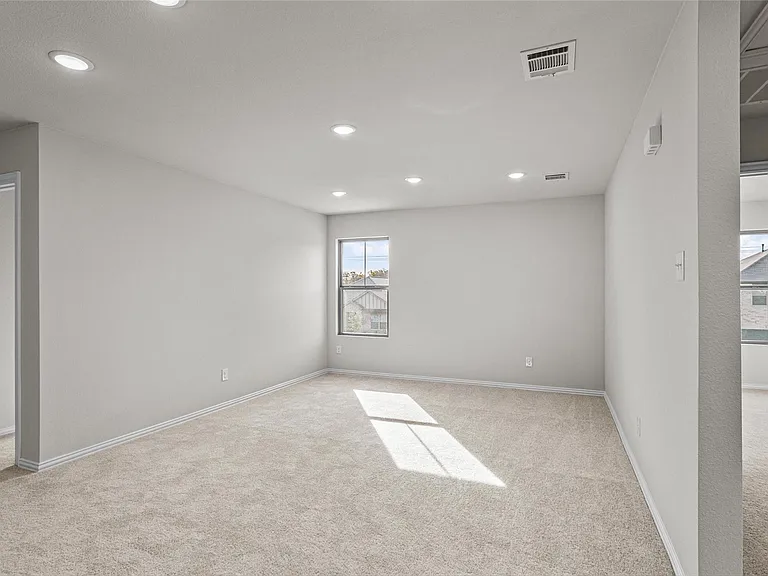 512 Meadow Run Dr — Photo 8