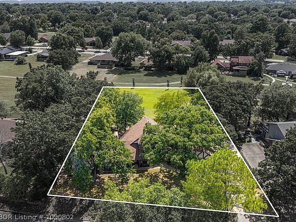 5th image of 2708 Heather Oaks Way