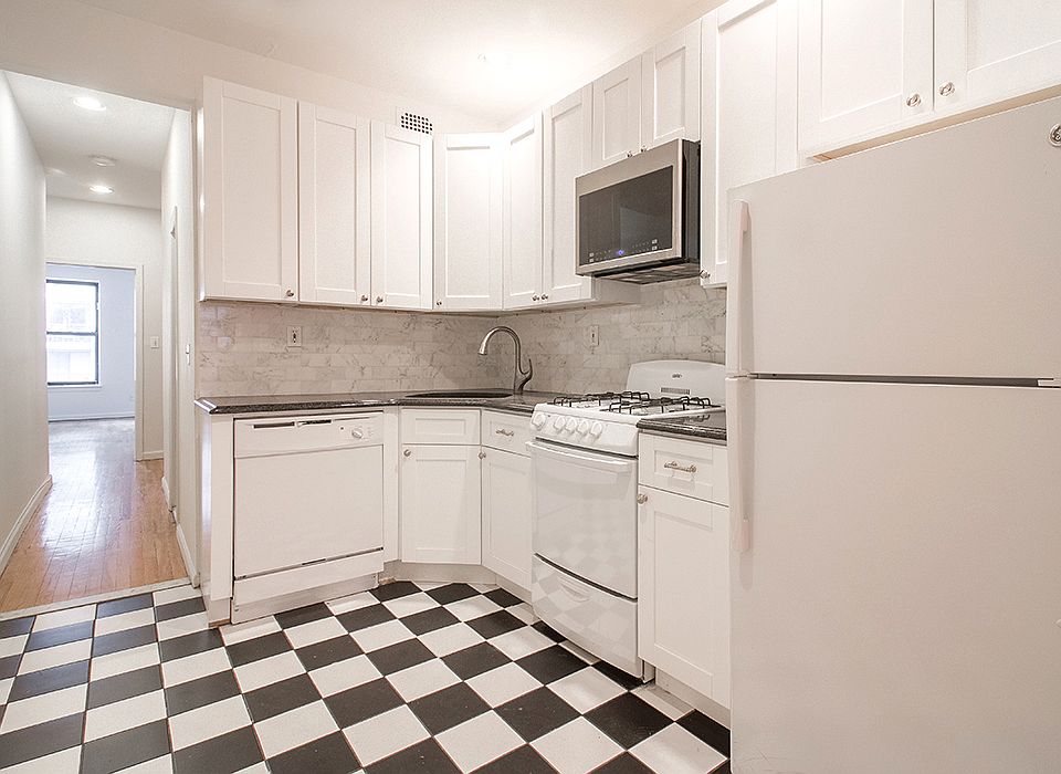 3 bed · 2 bath in Yorkville, Manhattan
