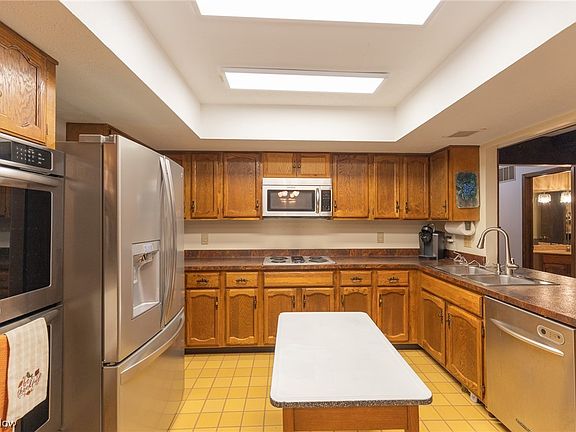 5th image of 16802 Falmouth Dr