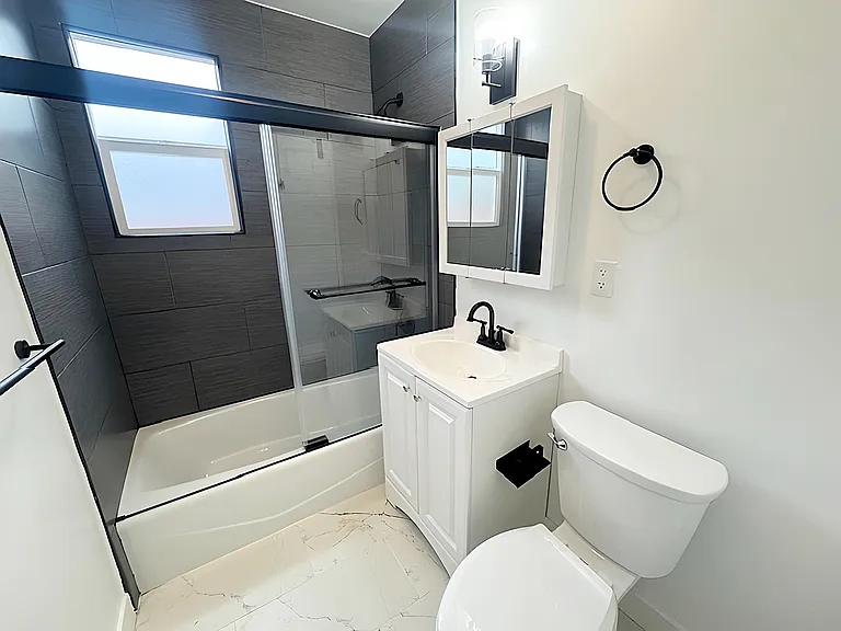 2416 Boone Ave — Photo 13