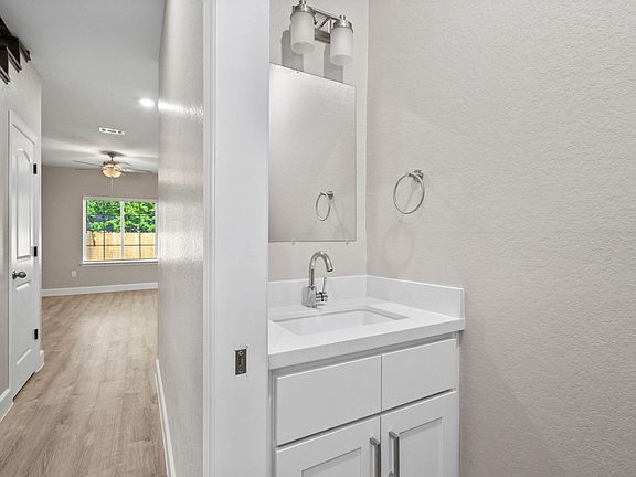 4th image of 5419 Bacher St