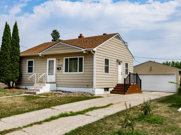 1542 13 1/2 St S, Fargo, ND 58103
