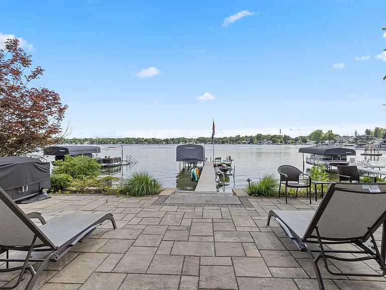 7002 Silver Lake Dr NE — Photo 33