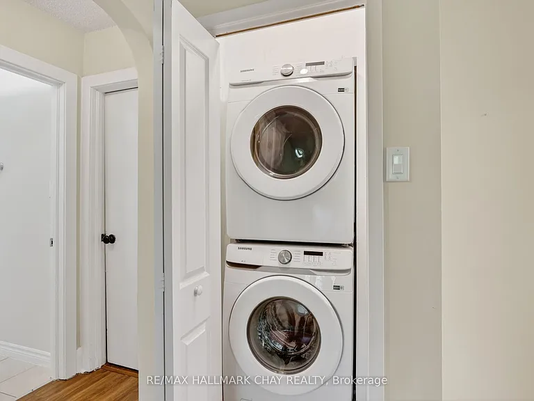 30 Penetang St — Photo 7