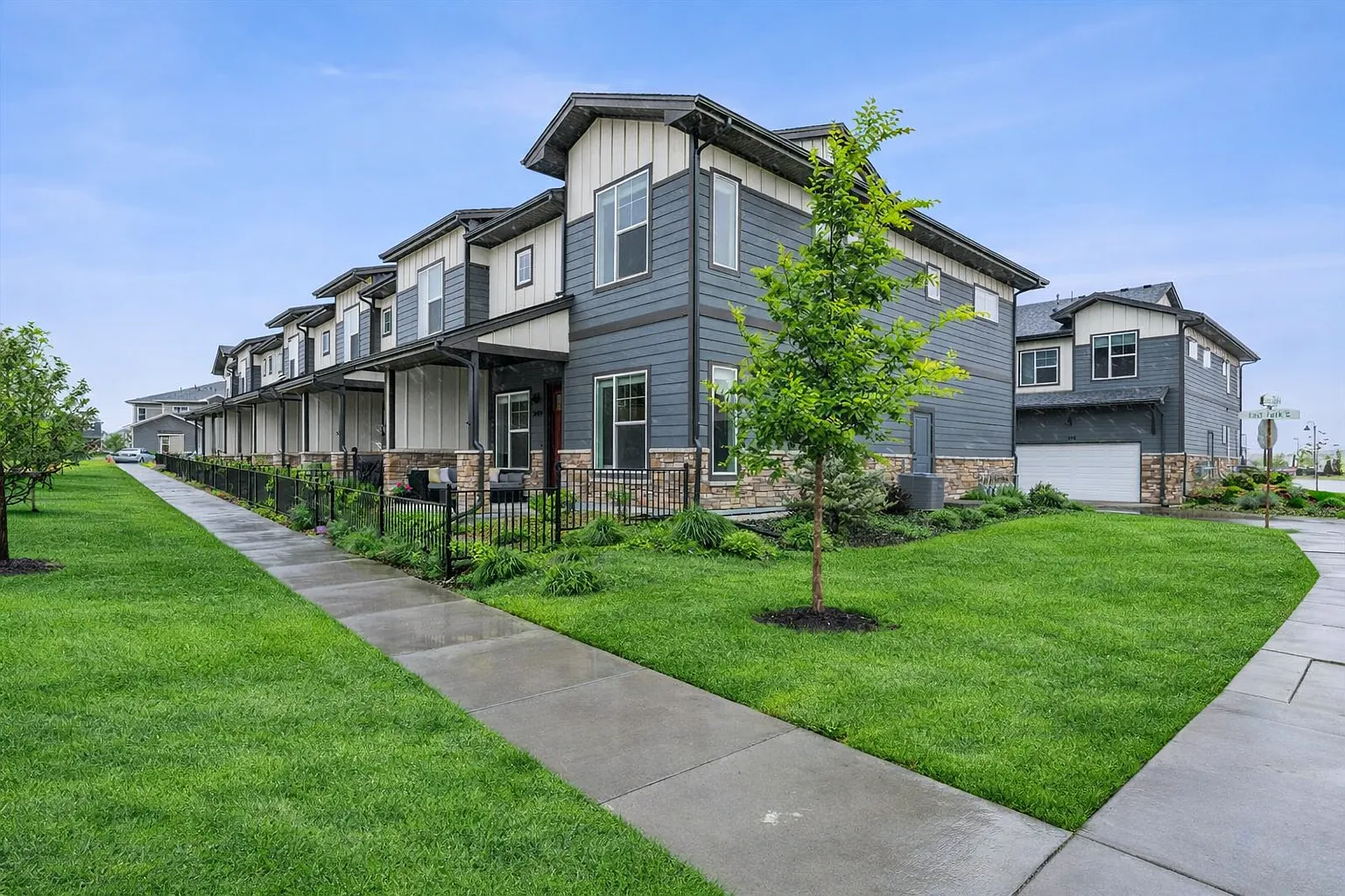 3 bed, 1595 sqft, $2,800 — Photo 3