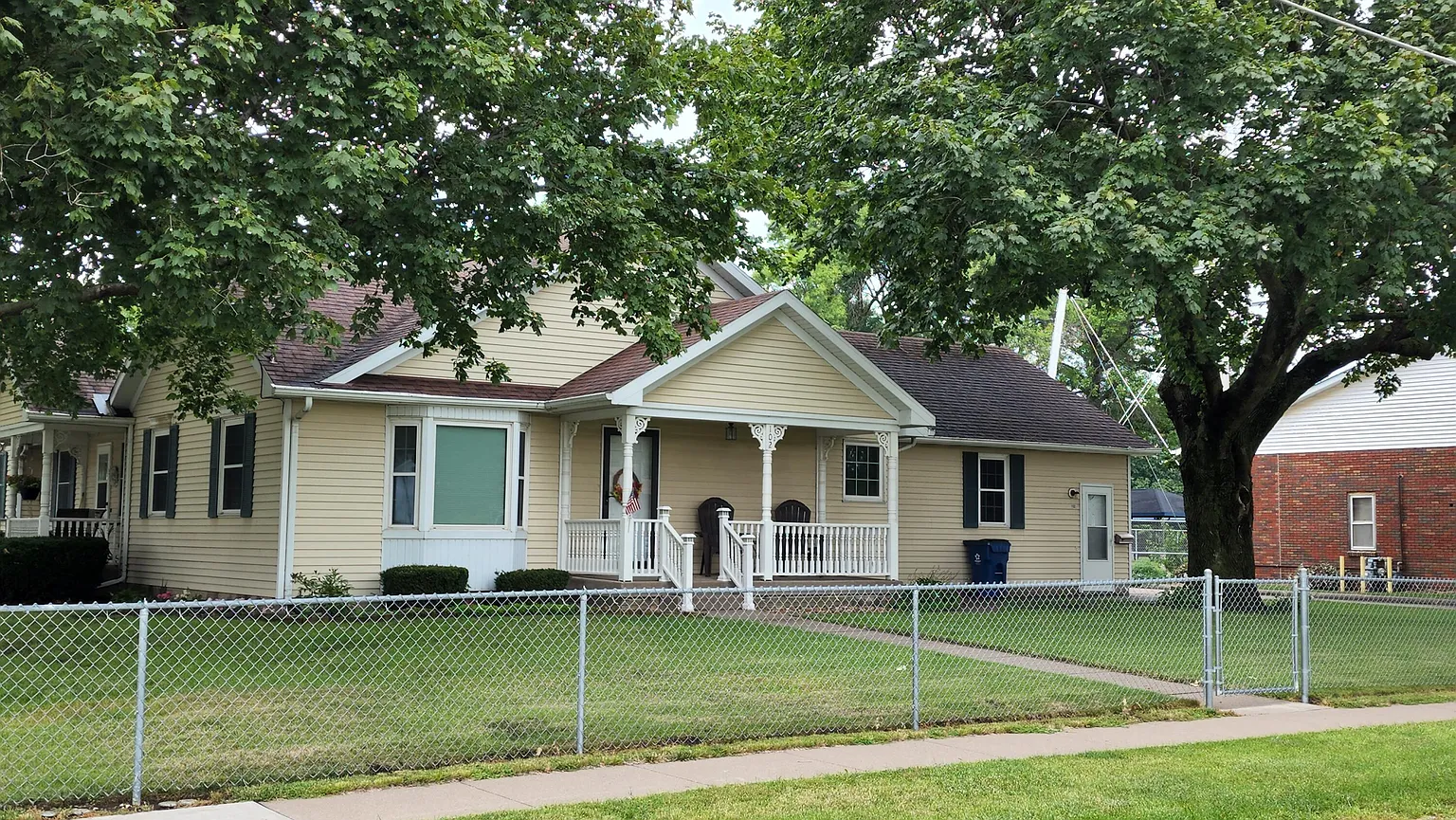 102 E Orphed St photo 1