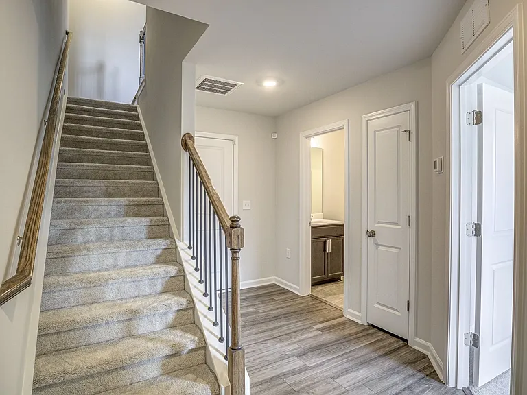 2437 Kasota Ln — Photo 8