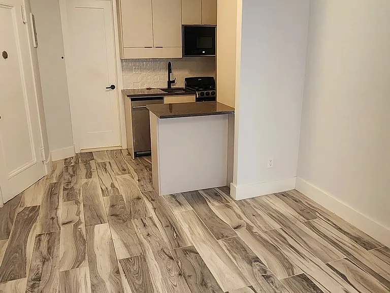 1409 York Ave #2C — Photo 3