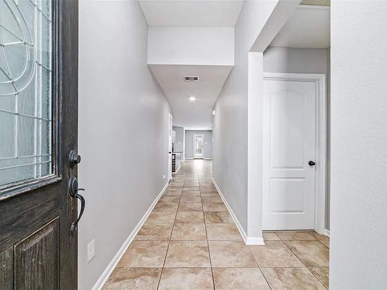 6718 Madison Heights Ct — Photo 3