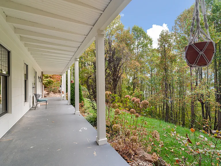 135 Layfield Dr — Photo 29