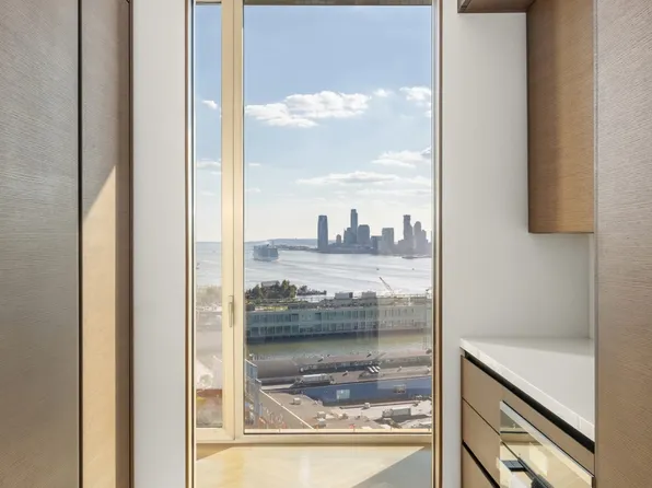 551 West 21st Street image 20 of 31