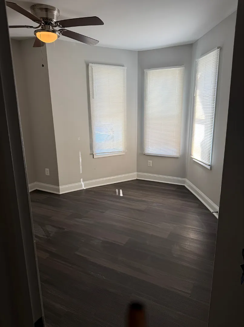 716 E 23rd St $550 Private Room (Shared Bath) — Photo 2