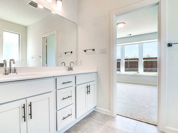 Owner s bath with dual sinks