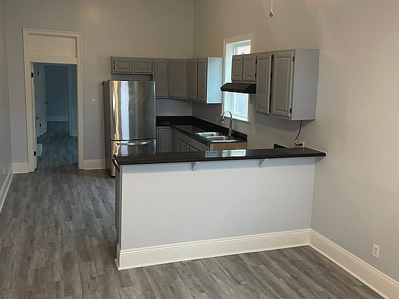 3rd image of 3719 Clara St