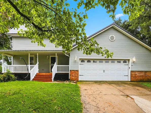 101 Sunset Dr, Anamosa, IA 52205
