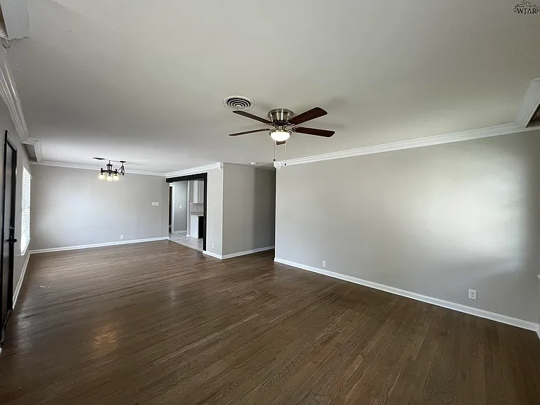 1824 Woodrow Ave — Photo 6