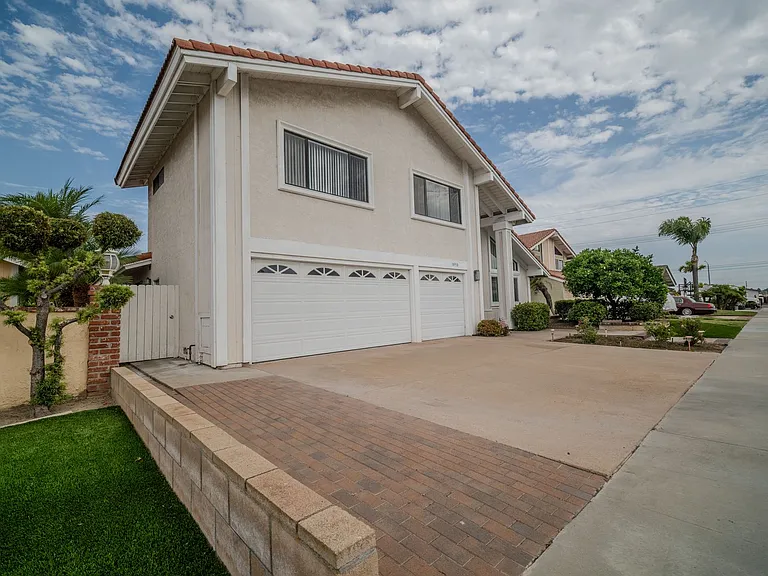18950 Mount Walton Cir — Photo 2