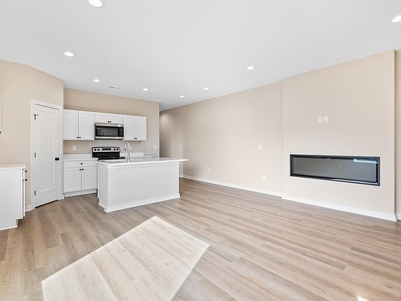 4th image of 2457 W Macarthur Rd