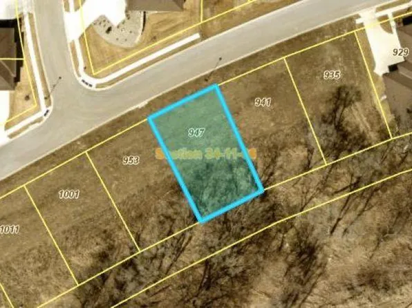 947 Lacebark Ln, Lincoln, NE 68521