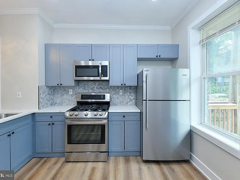 420 E 28th St — Photo 11