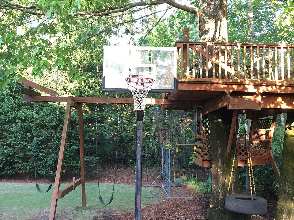 Treehouse with swings