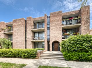 5435 N Artesian Ave #1W, Chicago, IL 60625