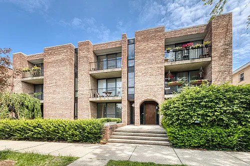 5435 N Artesian Ave #1W Photo 1