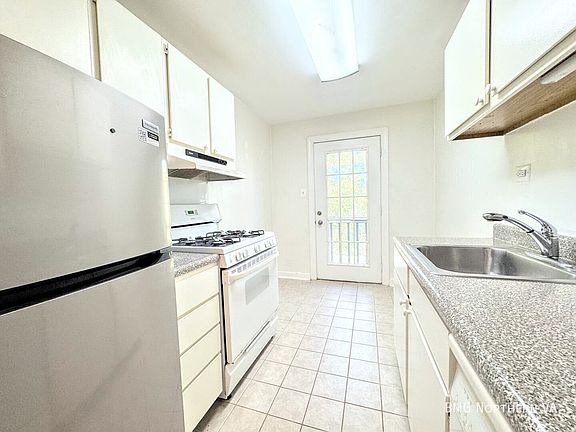 5th image of 108 N George Mason Dr APT 2