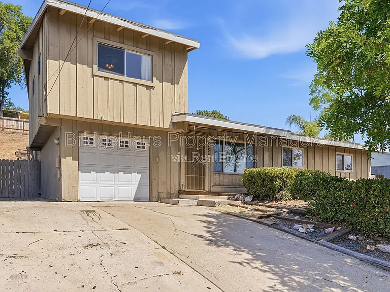 7562 Zemco Dr — Photo 5