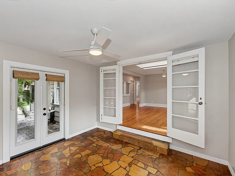 1010 Virginia Dr — Photo 19