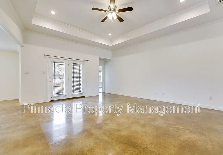 5918 Southampton Pl — Photo 8
