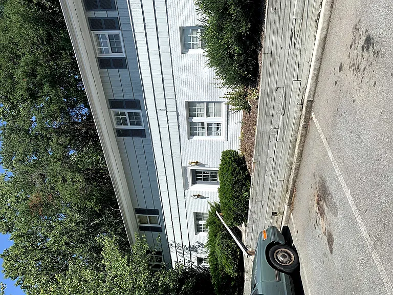Cambridge Apartments — Photo 22