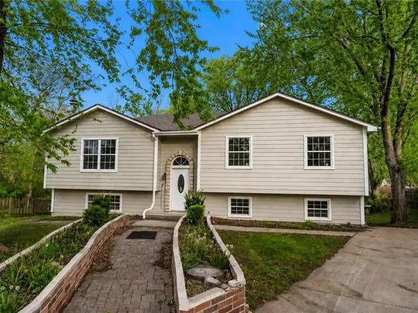318 SE Bent Tree Dr, Blue Springs, MO 64014