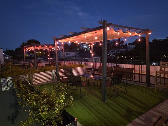 4th image of 1032 N Coronado St #309