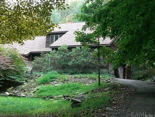 2nd image of 2 Hawks Ln