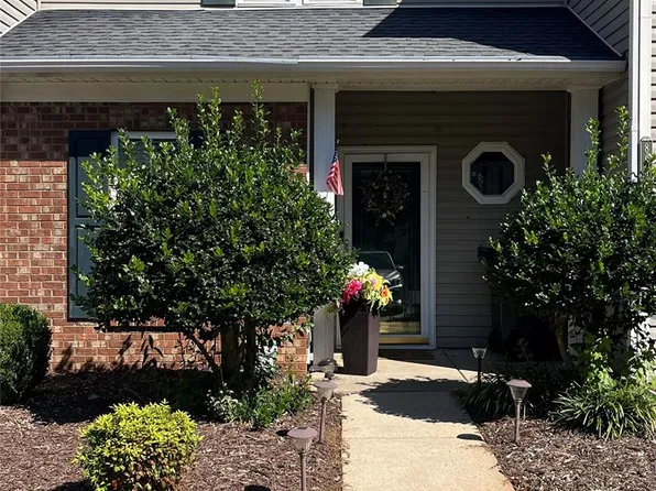 8948 Cinnabay Dr, Charlotte, NC 28216