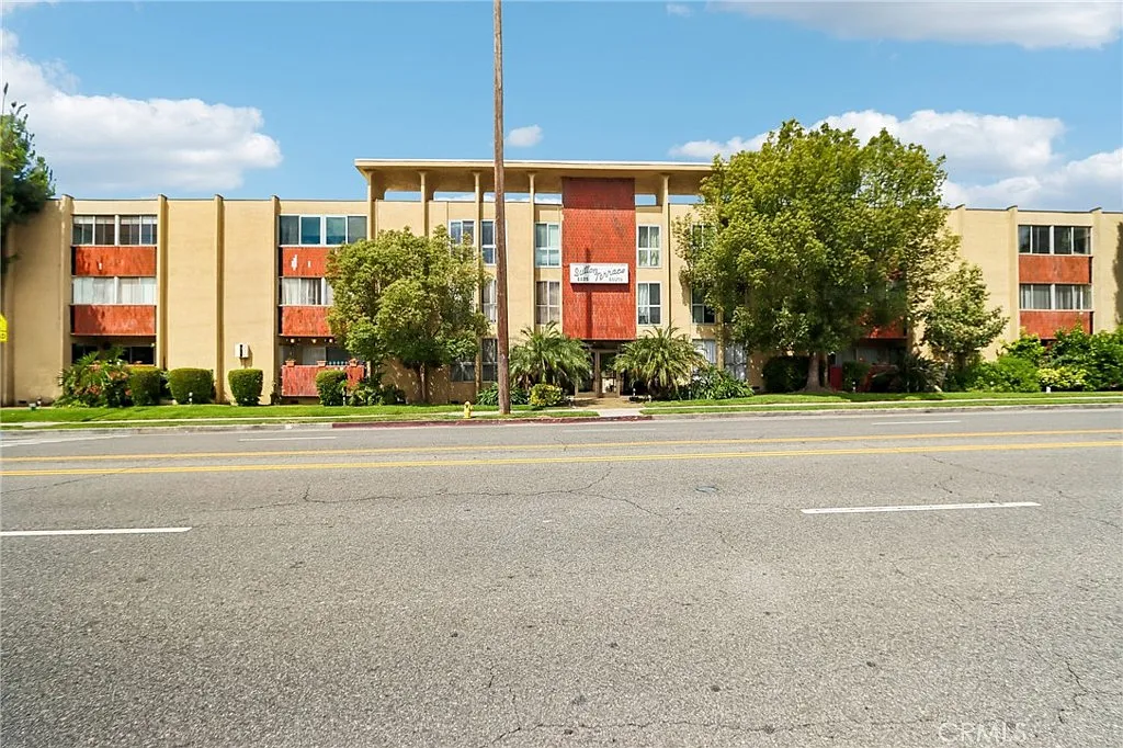 3 bed, 1632 sqft, $3,695 — Photo 1