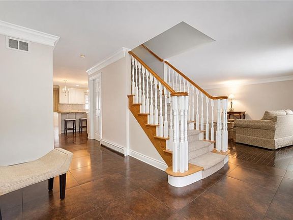 3rd image of 548 Lamont Ave
