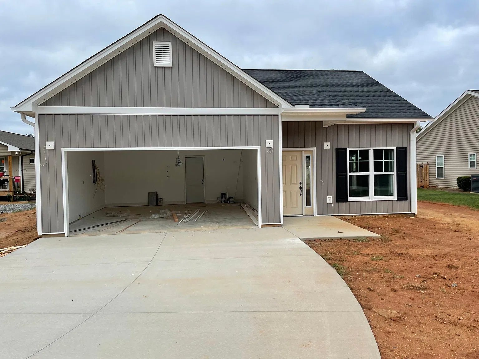 3 bed, 1600 sqft, $2,100 — Photo 1