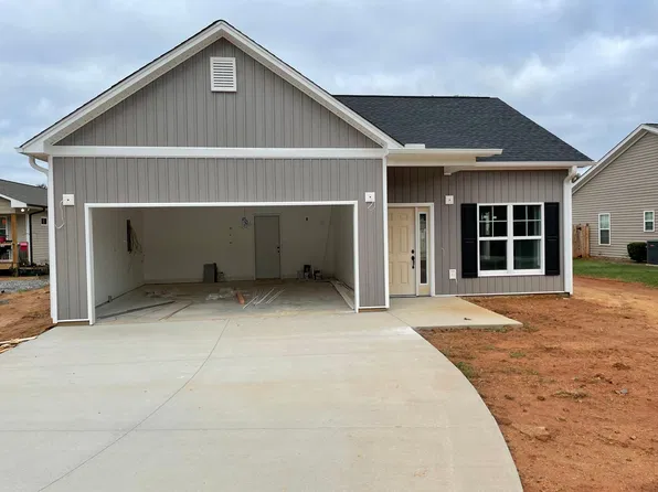 3873 Woodview Dr, Winston Salem, NC 27106
